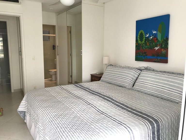 Home 227I Ap em Riviera com piscina Wifi e Jacuzzi