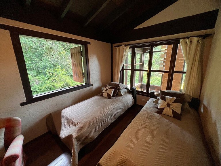Home 20 | Casa c/lareira, ofurô e jardim em Campos do Jordão