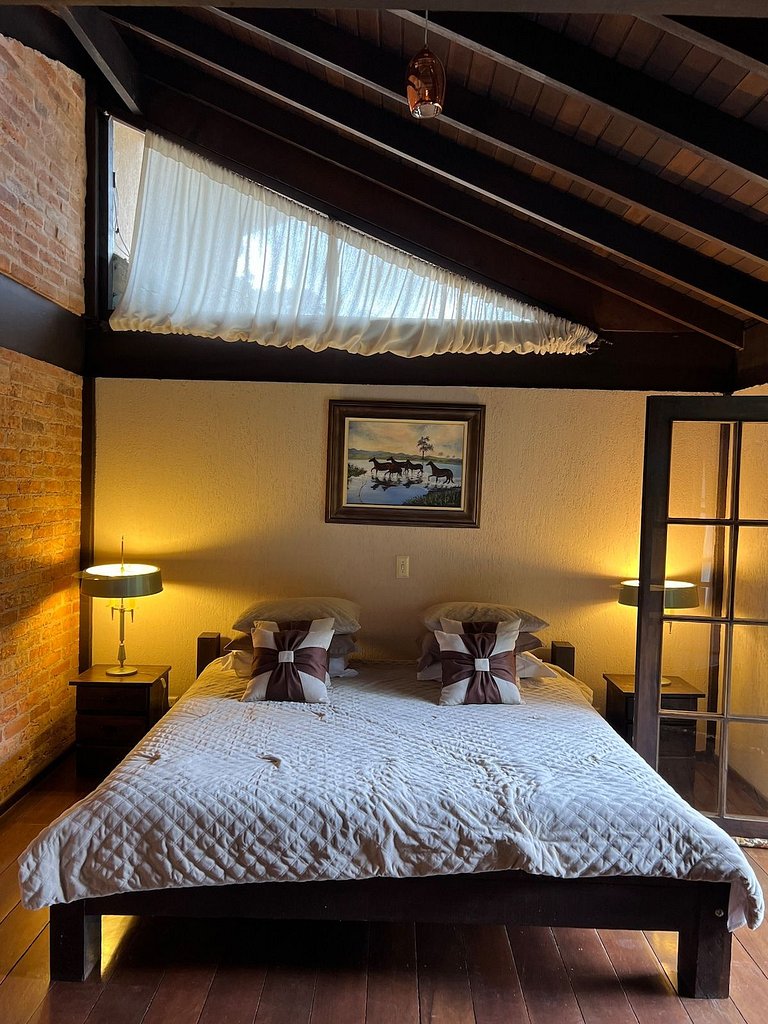 Home 20 | Casa c/lareira, ofurô e jardim em Campos do Jordão