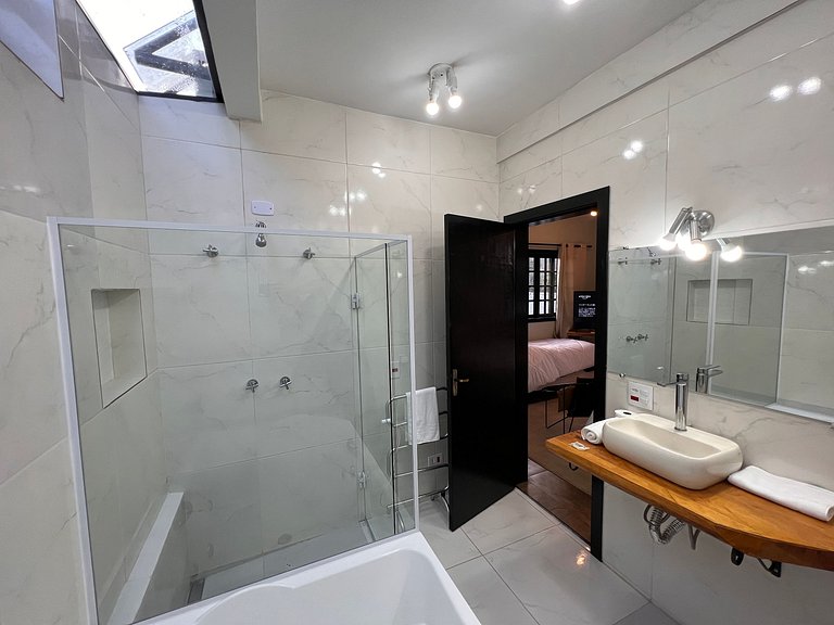Home 25 | Cabana com Jacuzzi e banheira em Campos do Jordão