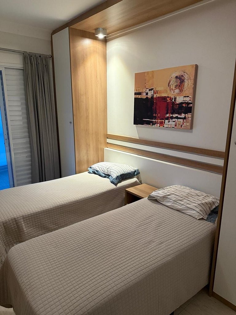 Ap em Riviera 200m da praia com área gourmet H221