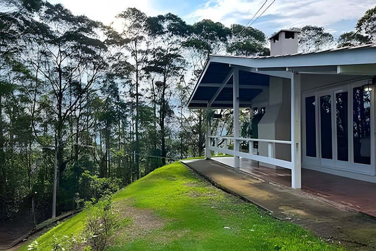 Casa a 8min de Capivari com vista p/ natureza HM23