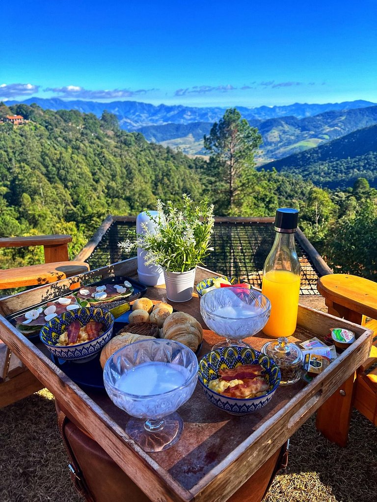 Casa europeia vista infinita e cinema em C. do Jordão