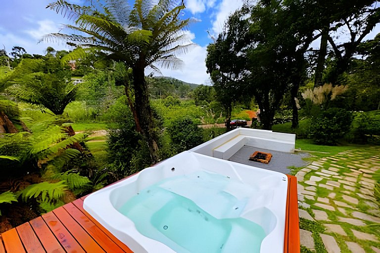Casa com  jacuzzi e lareira interna  HM17