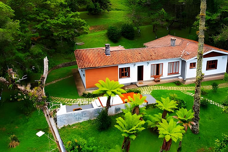 Casa com  jacuzzi e lareira interna  HM17