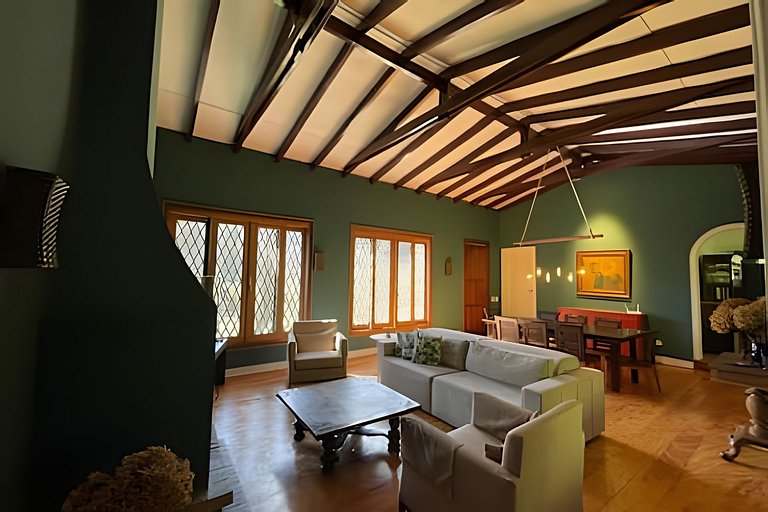 Casa com  jacuzzi e lareira interna  HM17