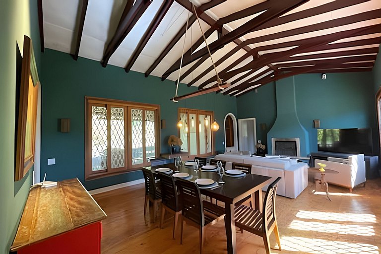 Casa com  jacuzzi e lareira interna  HM17