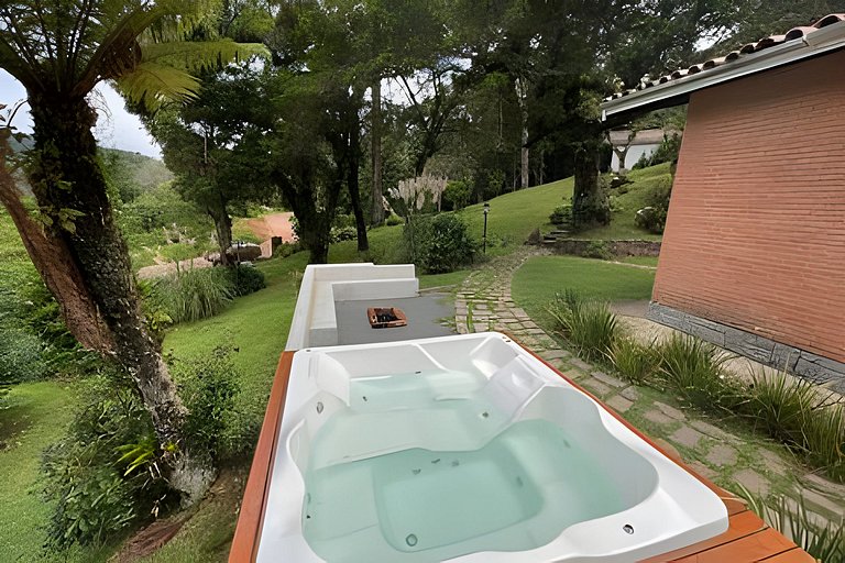 Casa com  jacuzzi e lareira interna  HM17