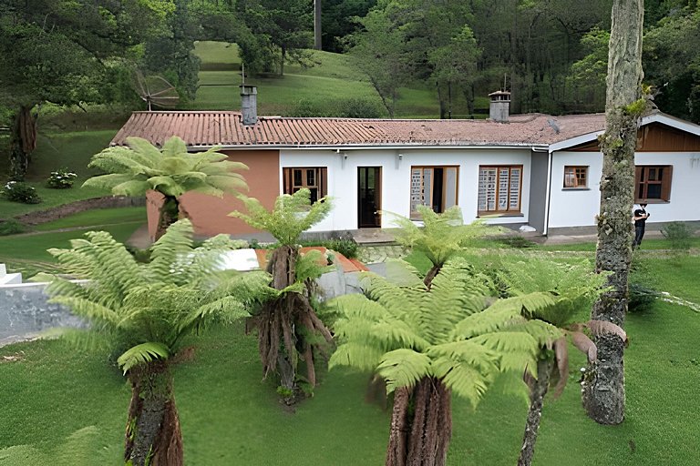 Casa com  jacuzzi e lareira interna  HM17