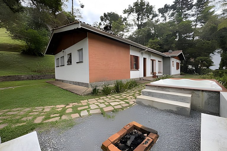 Casa com  jacuzzi e lareira interna  HM17