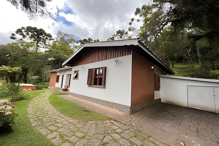 Casa com  jacuzzi e lareira interna  HM17