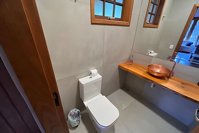 Casa com  jacuzzi e lareira interna  HM17