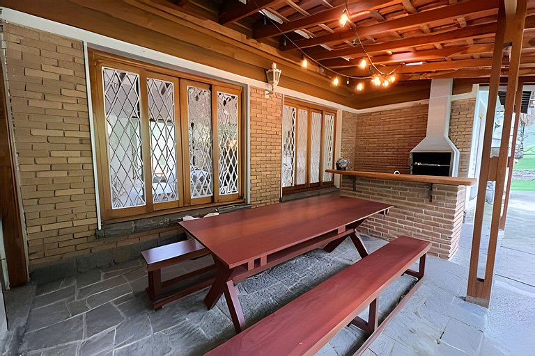 Casa com  jacuzzi e lareira interna  HM17
