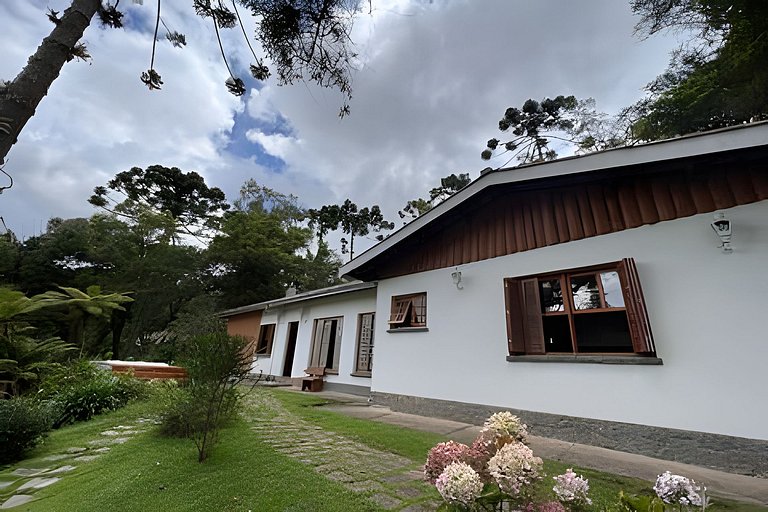 Casa com  jacuzzi e lareira interna  HM17