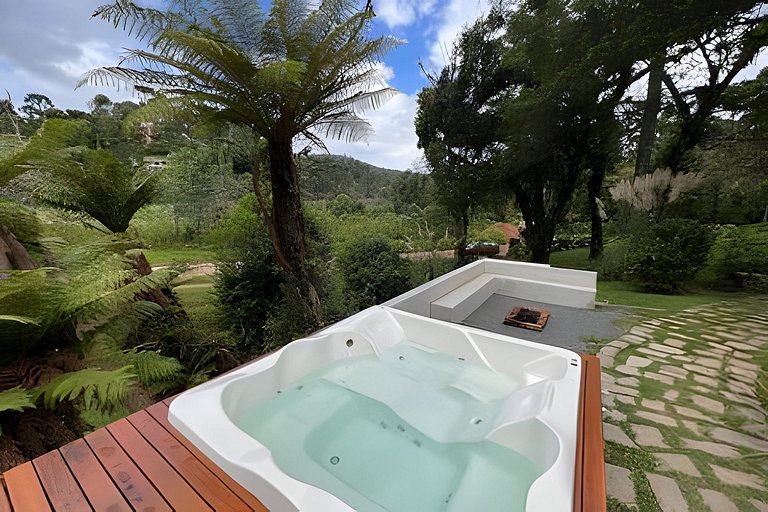 Casa com  jacuzzi e lareira interna  HM17