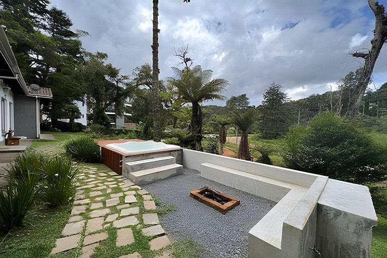 Casa com  jacuzzi e lareira interna  HM17