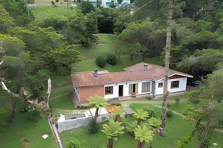 Casa com  jacuzzi e lareira interna  HM17