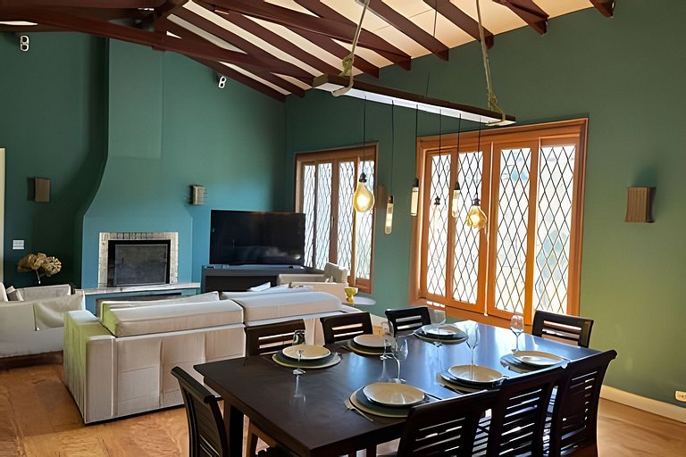 Casa com  jacuzzi e lareira interna  HM17