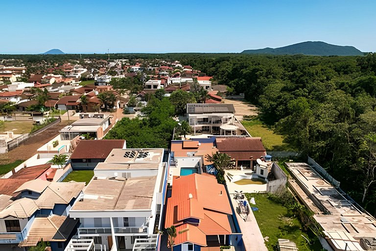 Casa com Piscina em Condomínio Fechado HM176