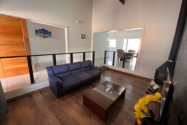 Casa com Piscina em Condomínio Fechado HM176