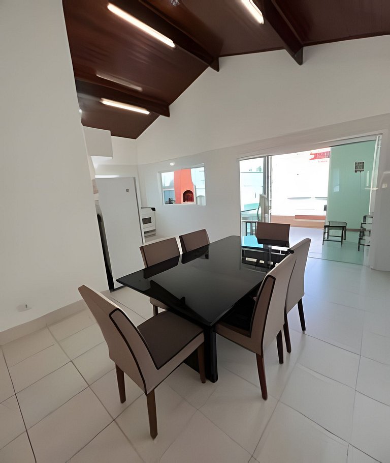 Casa com Piscina em Condomínio Fechado HM176