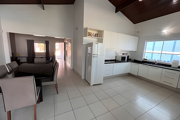 Casa com Piscina em Condomínio Fechado HM176