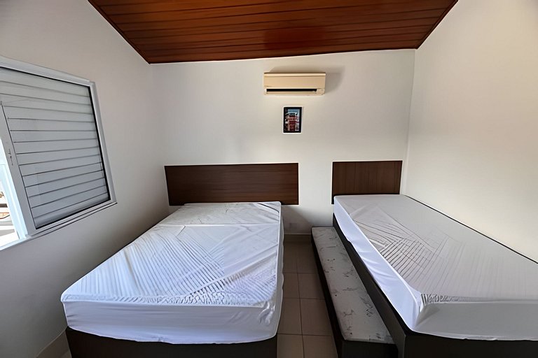 Casa com Piscina em Condomínio Fechado HM176