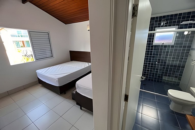 Casa com Piscina em Condomínio Fechado HM176