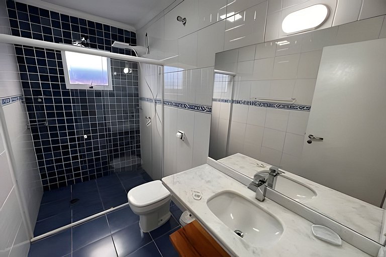 Casa com Piscina em Condomínio Fechado HM176