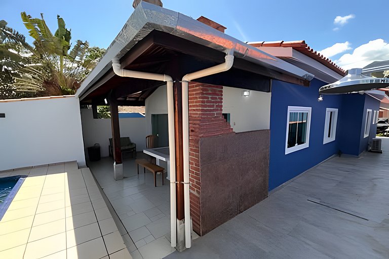 Casa com Piscina em Condomínio Fechado HM176