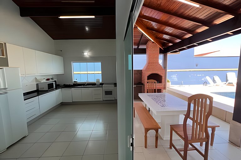 Casa com Piscina em Condomínio Fechado HM176