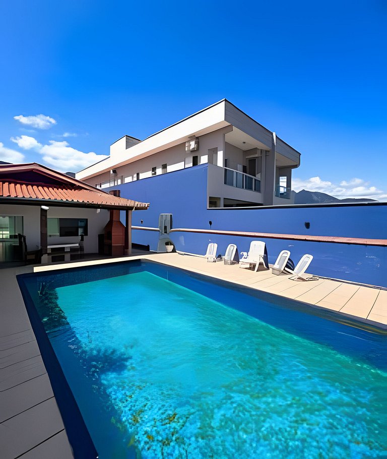Casa com Piscina em Condomínio Fechado HM176