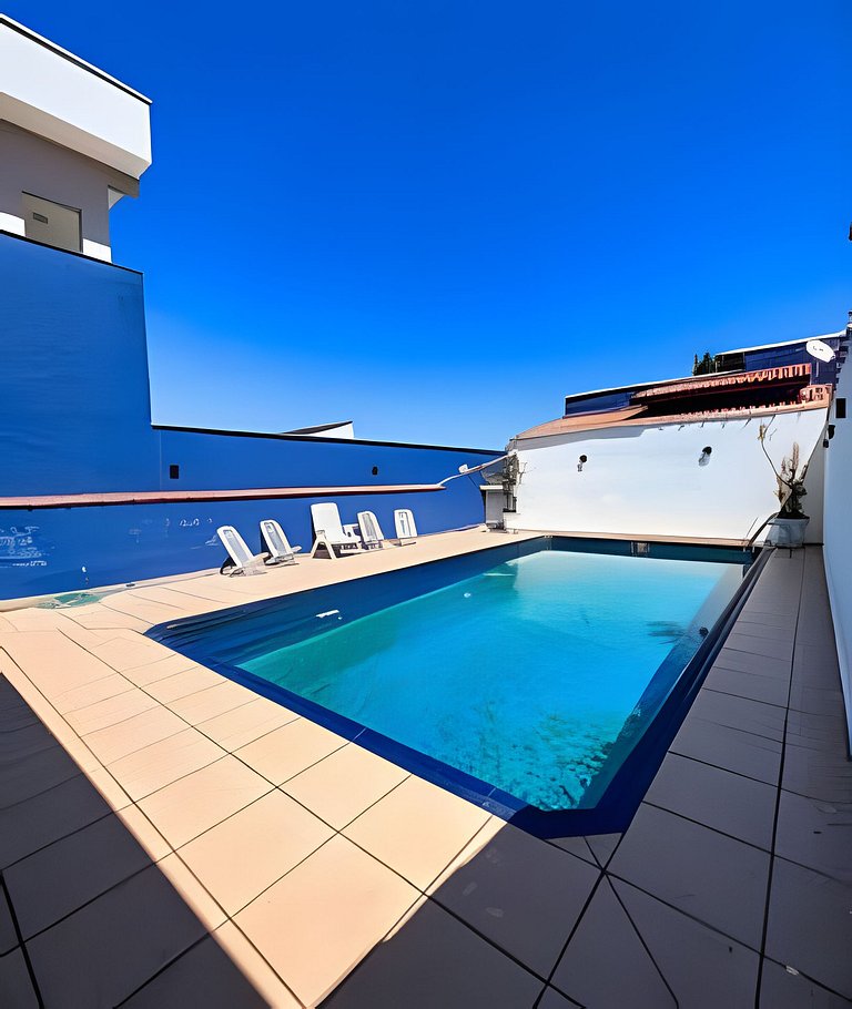 Casa com Piscina em Condomínio Fechado HM176