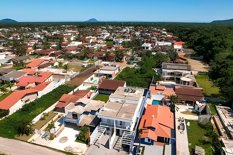 Casa com Piscina em Condomínio Fechado HM176