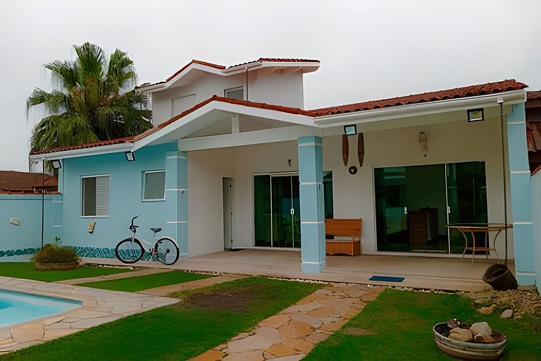 Casa em condomínio com piscina em Bertioga HM178