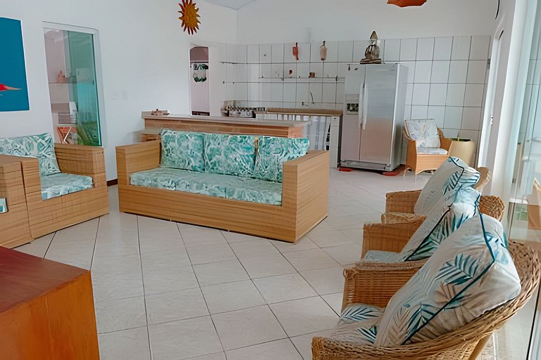 Casa em condomínio com piscina em Bertioga HM178