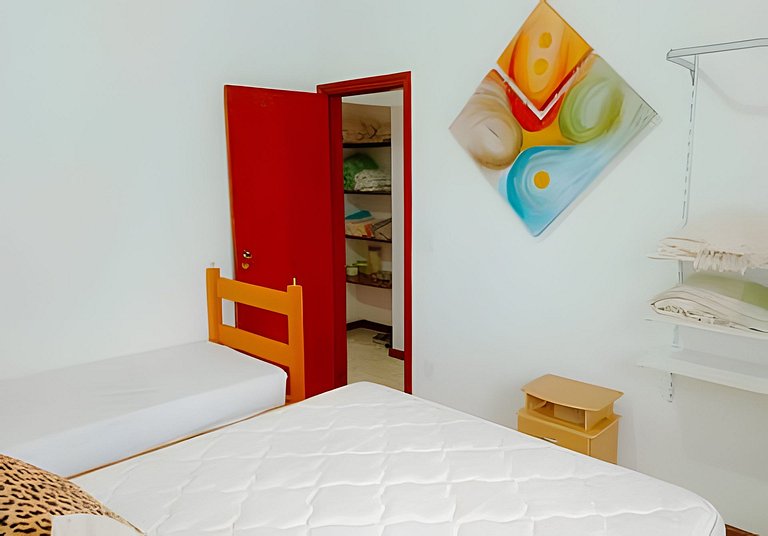 Casa em condomínio com piscina em Bertioga HM178