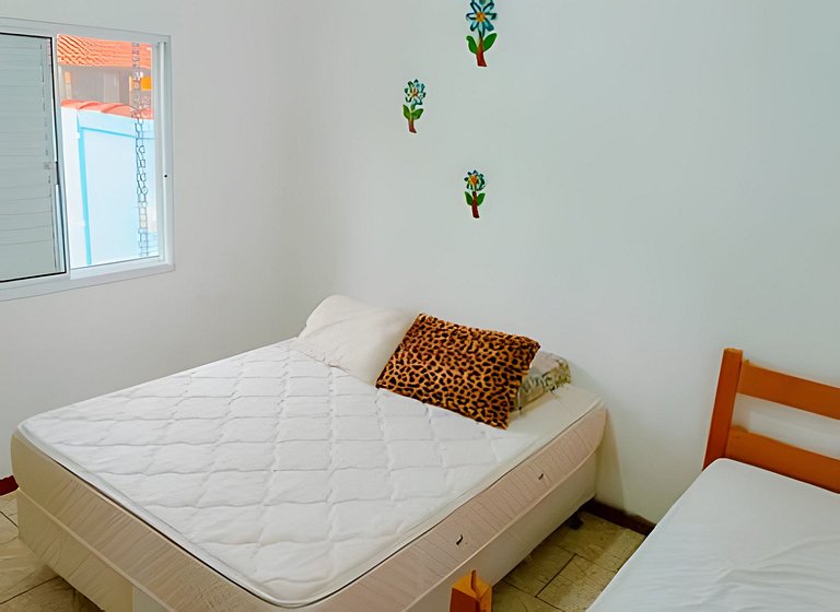 Casa em condomínio com piscina em Bertioga HM178