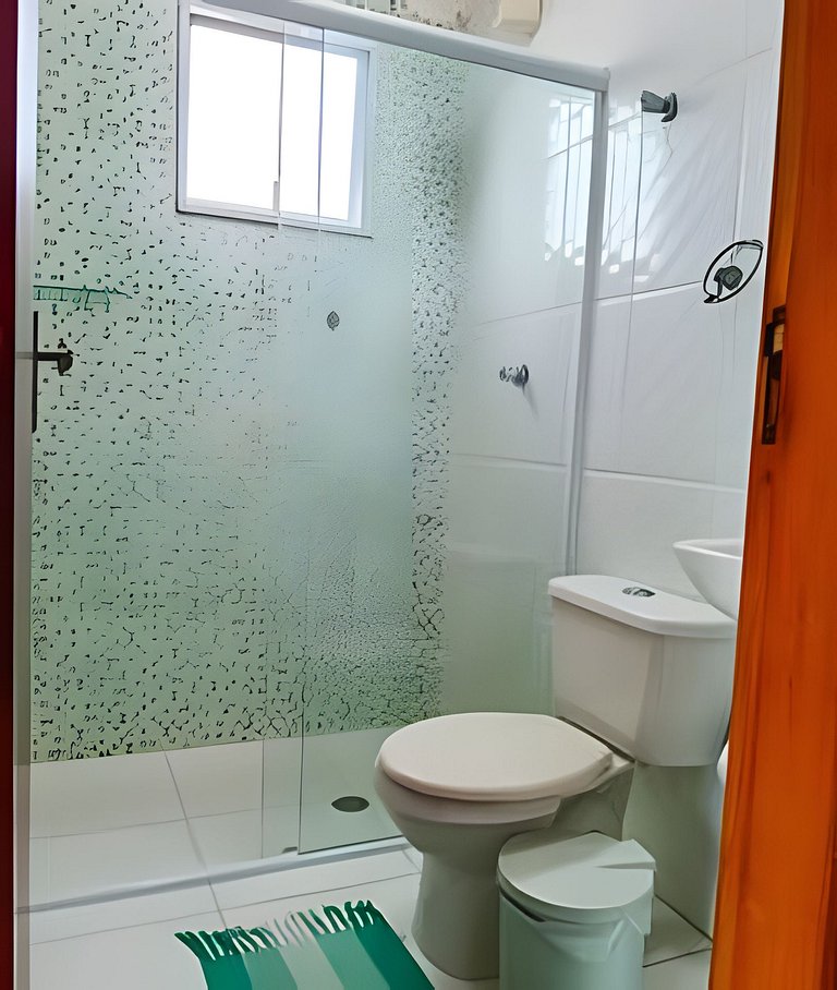 Casa em condomínio com piscina em Bertioga HM178