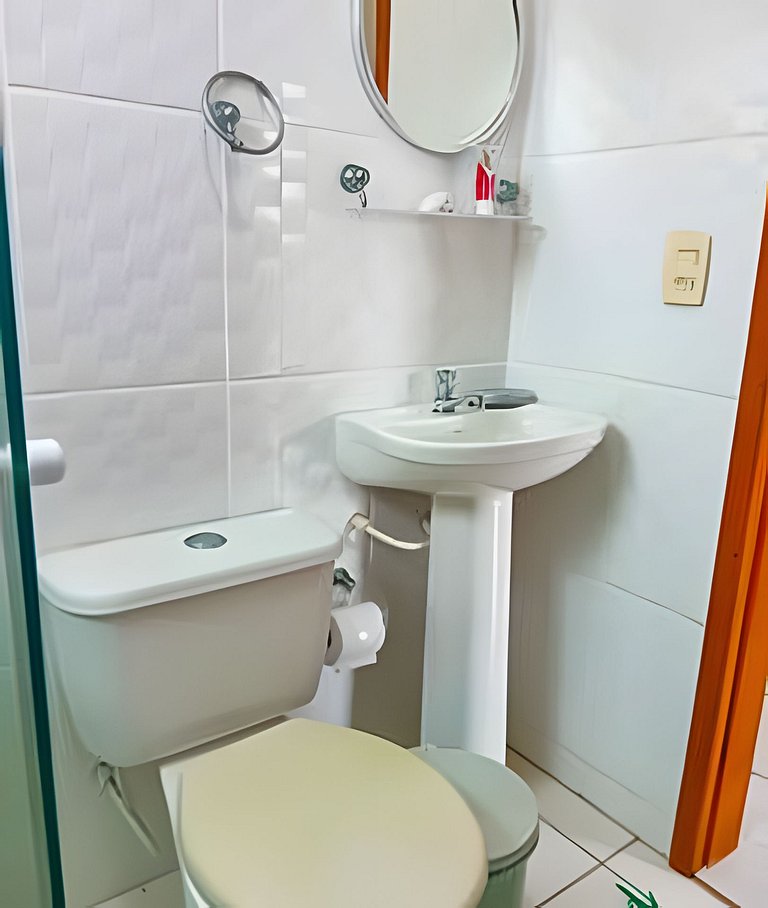 Casa em condomínio com piscina em Bertioga HM178