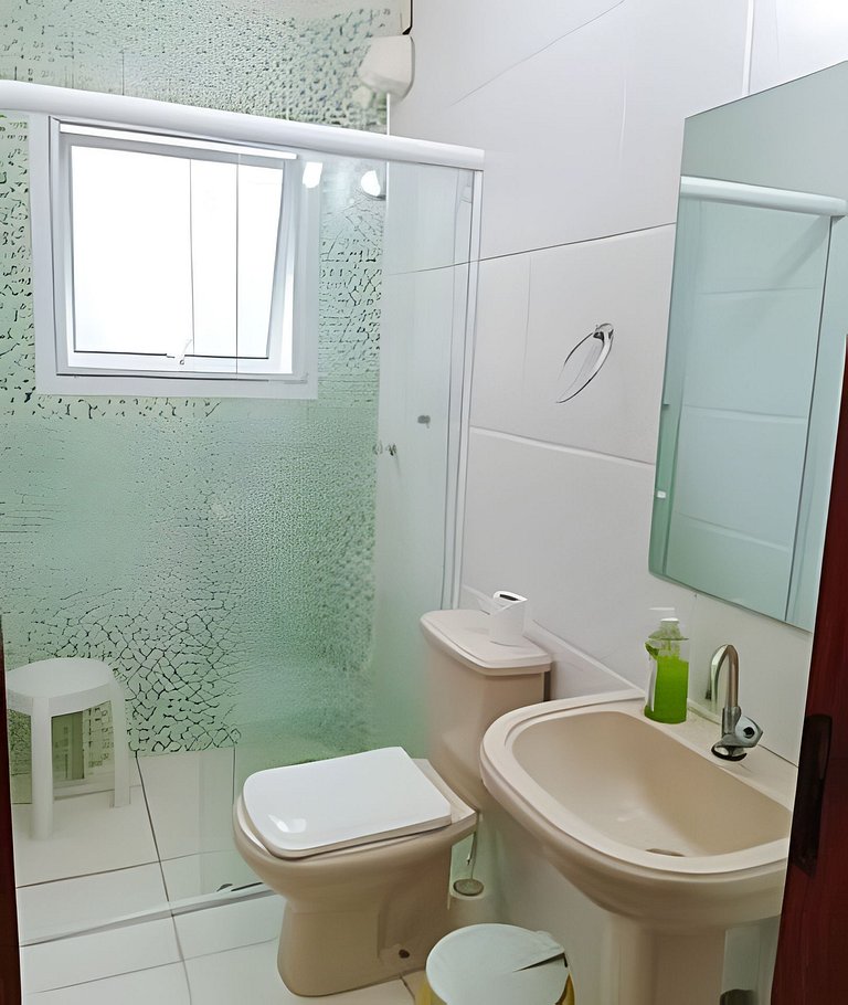 Casa em condomínio com piscina em Bertioga HM178