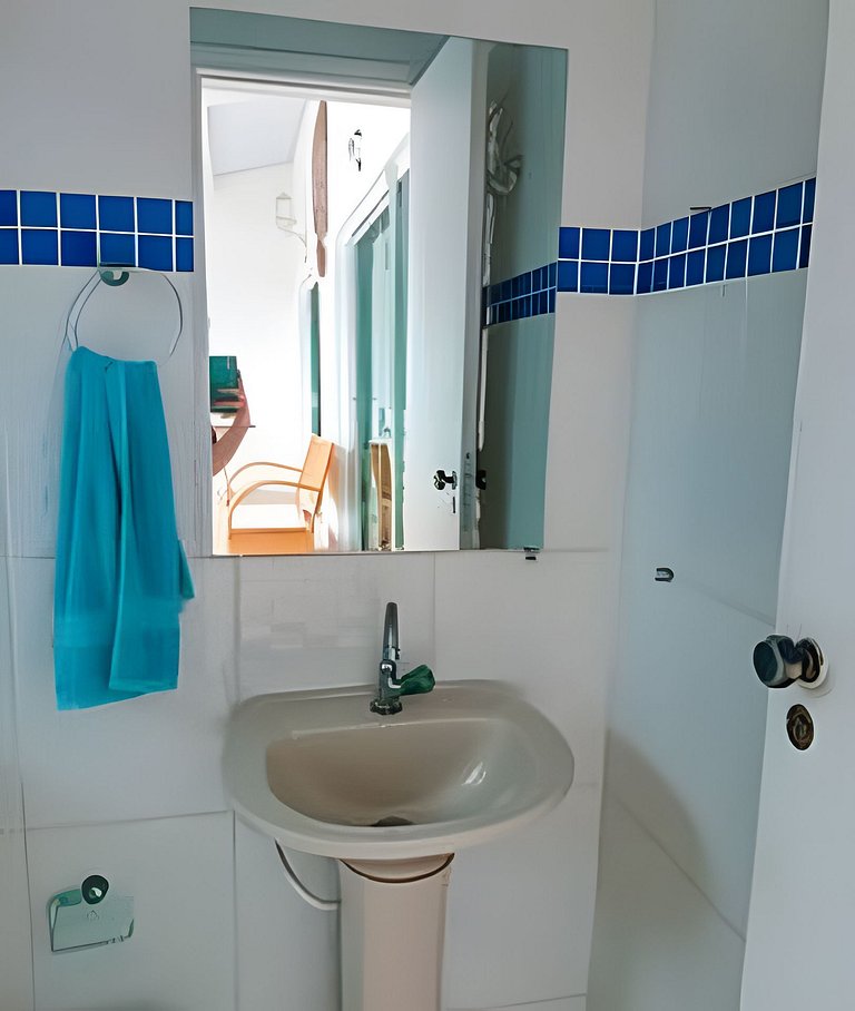 Casa em condomínio com piscina em Bertioga HM178