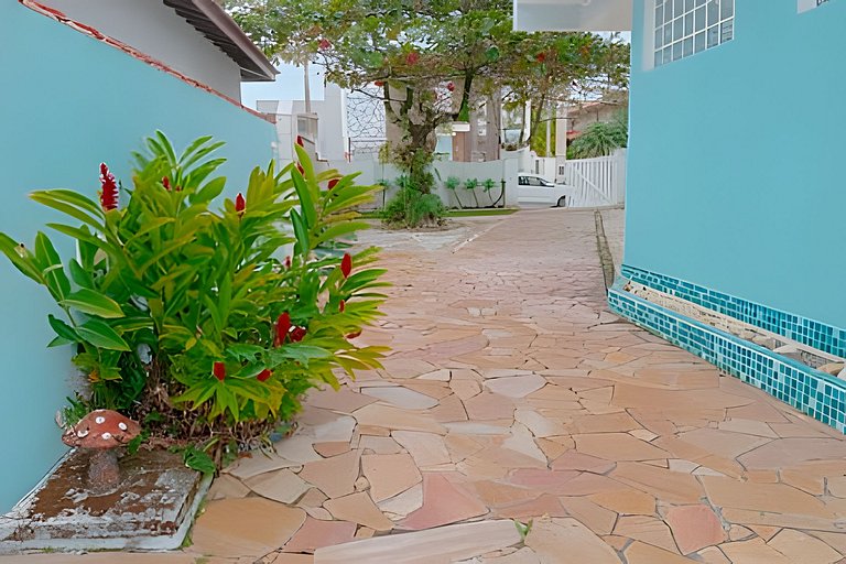 Casa em condomínio com piscina em Bertioga HM178
