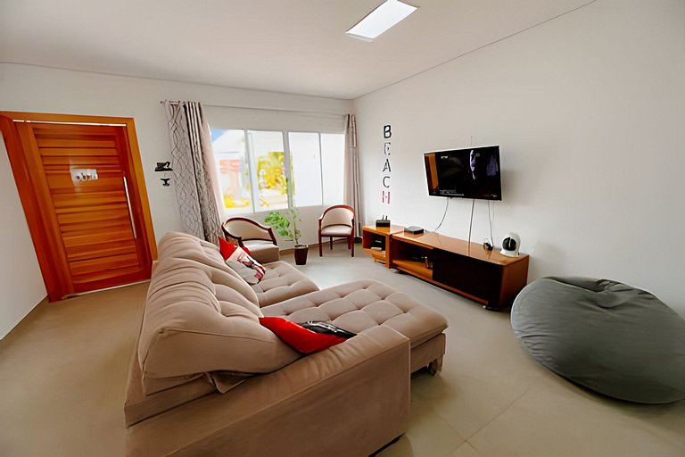 Casa em cond. c/ 4 suítes e piscina aquecida HM177