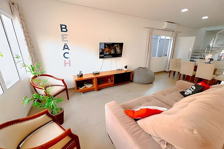 Casa em cond. c/ 4 suítes e piscina aquecida HM177