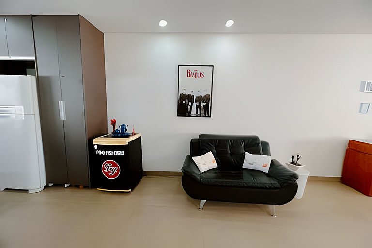 Casa em cond. c/ 4 suítes e piscina aquecida HM177