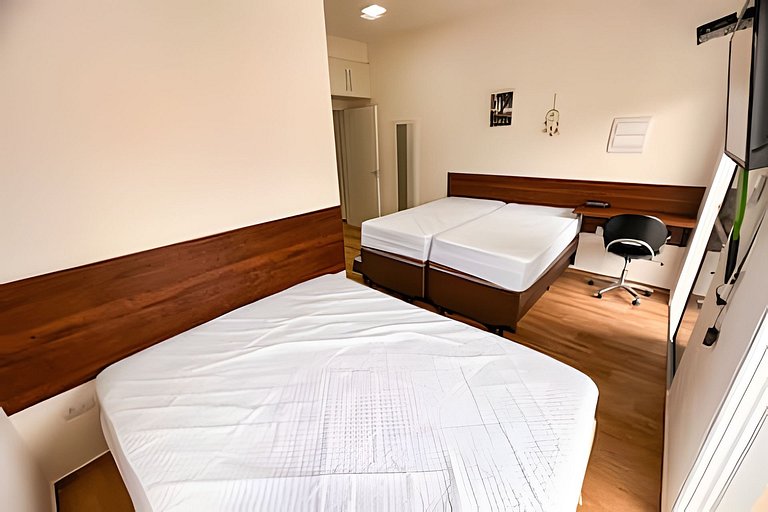 Casa em cond. c/ 4 suítes e piscina aquecida HM177