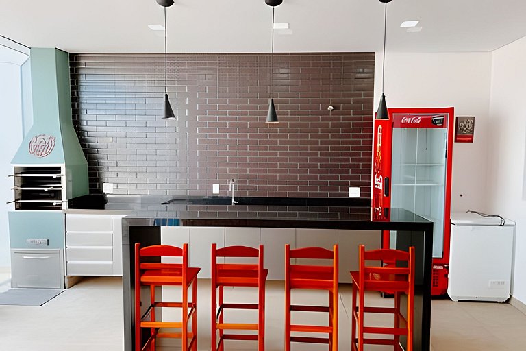 Casa em cond. c/ 4 suítes e piscina aquecida HM177