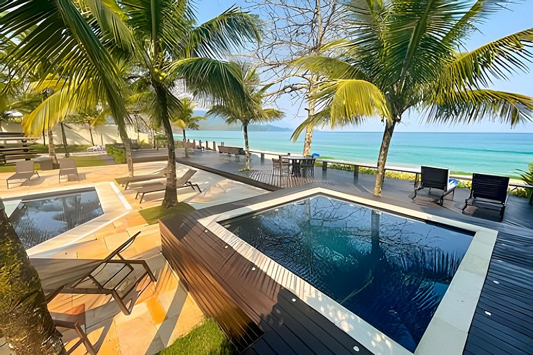 Pé na areia em Maresias: casa em condomínio – HM53