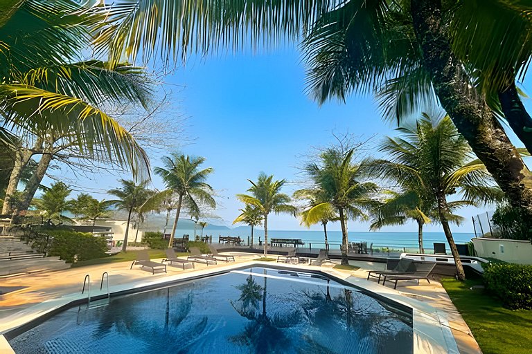 Pé na areia em Maresias: casa em condomínio – HM53